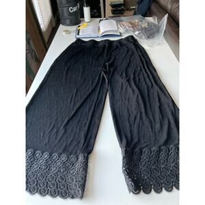 Chicos women’s travelers lace hem crop pants size 3